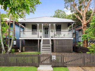 PICTURESQUE PROPERTY IN FABULOUS LOCATION .......