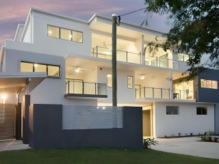 MORNINGSIDE 3-BED UNIT !