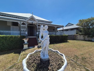 Perfectly Presented, Priced & Positioned - Rent Includes water, power and internet!